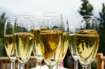 triplecreekranch_champagneglasses_960x640