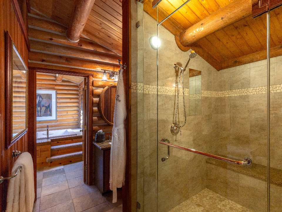 Castle Rock Bathroom Suit with a steam shower and Jacuzzi