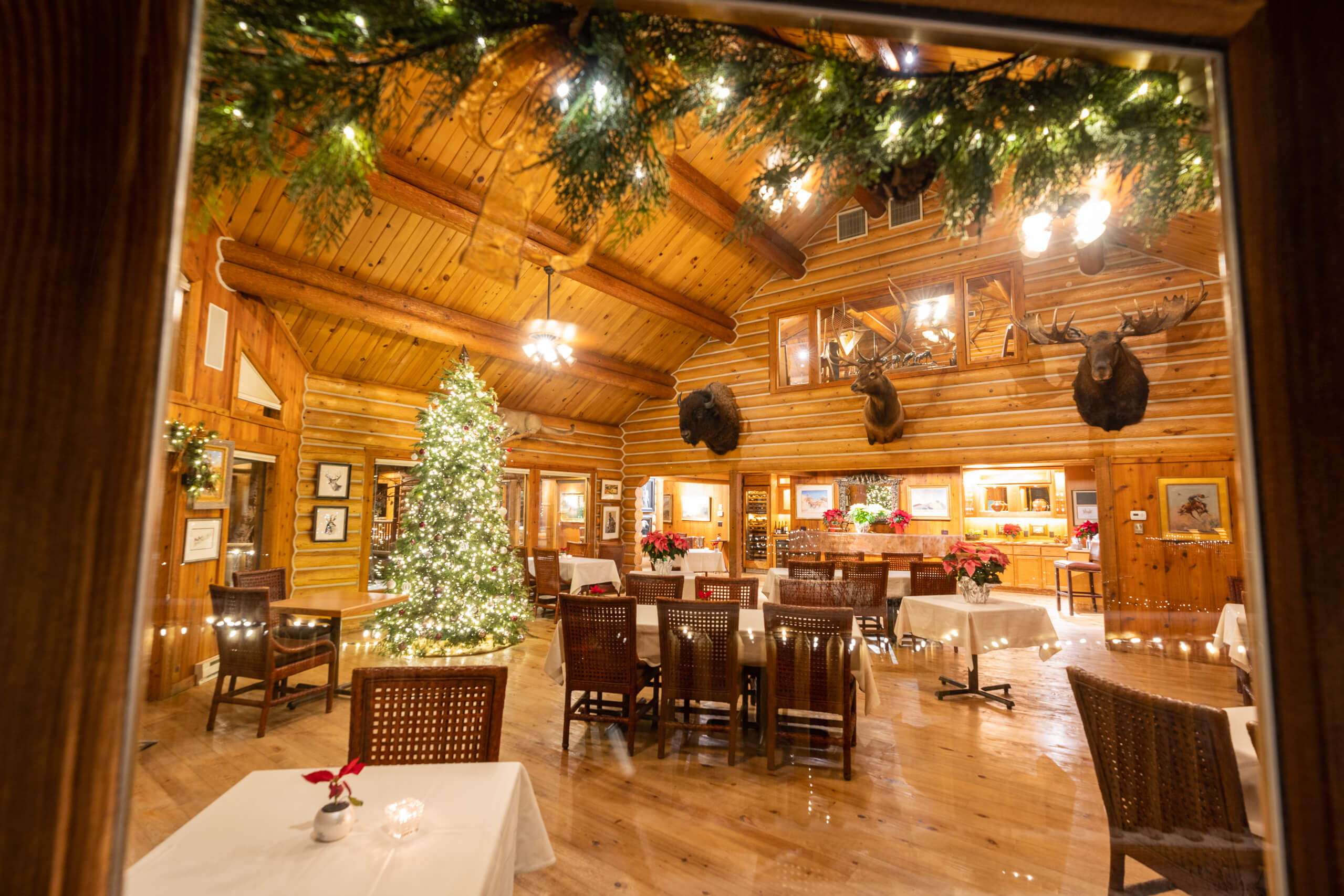 Christmas decor in the dining room