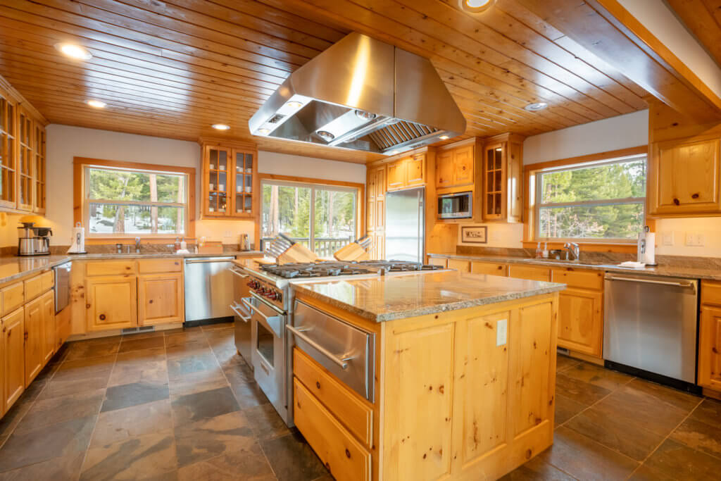 Ponderosa Cabin Kitchen with two ovens